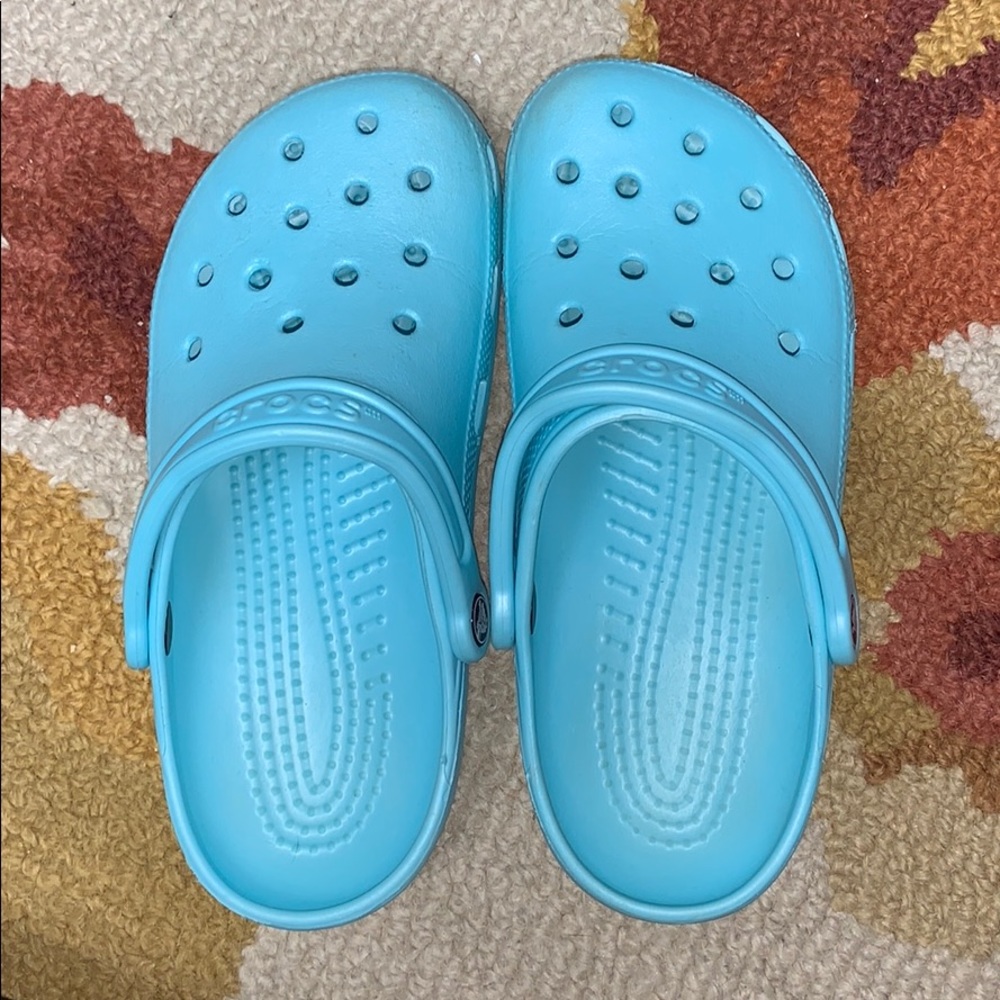 LIGHT BLUE CROCS